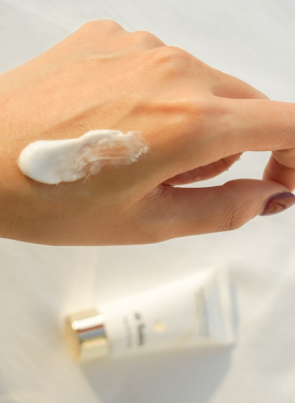 洗面乳推薦 小巴黎專櫃級絲綢奶霜潔面乳，綿密泡泡溫和洗淨，60秒有感肌膚提亮