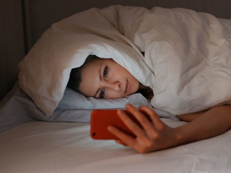手機藍光影響睡眠