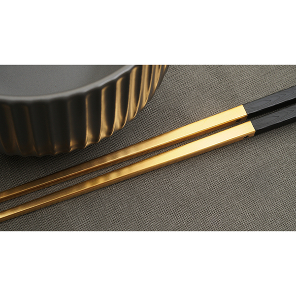 gold-chopsticks