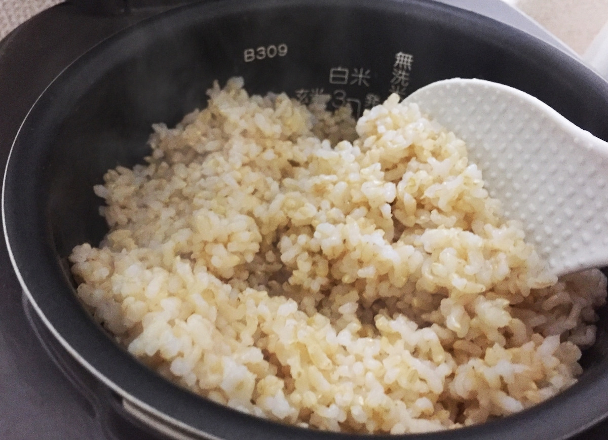 電鍋內的糙米